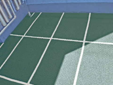 クッションマットの表面に接続テープを貼り、連結します。