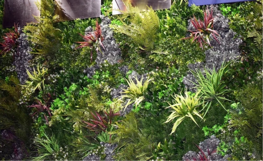 屋内・屋外を問わず、一年中、クリアな緑を体感できます