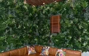 壁面緑化を人工植物で行う「人工壁面緑化」のメリットを詳しく解説