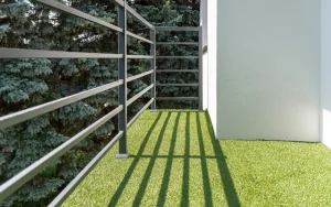 ベランダで人工芝を使用する際の注意点について詳しく解説！