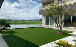外構は人工芝がおすすめ！天然芝やコンクリートとのメリット比較