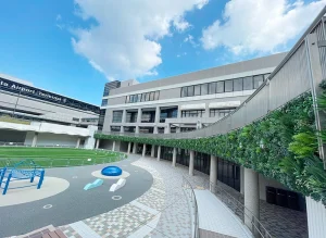 成田空港 第2駐車場ビル前中央広場