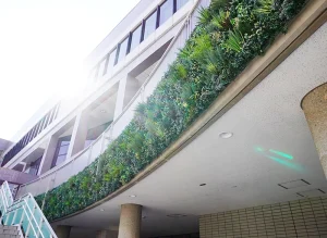 成田空港 第2駐車場ビル前中央広場