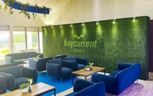 フォトスポットやディスプレイが見違える！人工芝リアリーターフ®の意外な活用例