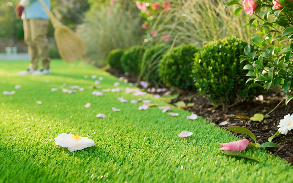 人工芝の掃除が簡単な理由3選!お手入れ方法と注意点も解説