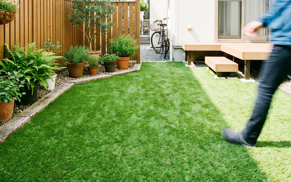 狭い庭でもできる人工芝DIY｜小さな庭をおしゃれにする